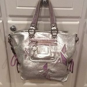 MAKE ME AN OFFER! COACH POPPY SILVER METALLIC LEATHER STARS SPOTLIGHT BAG